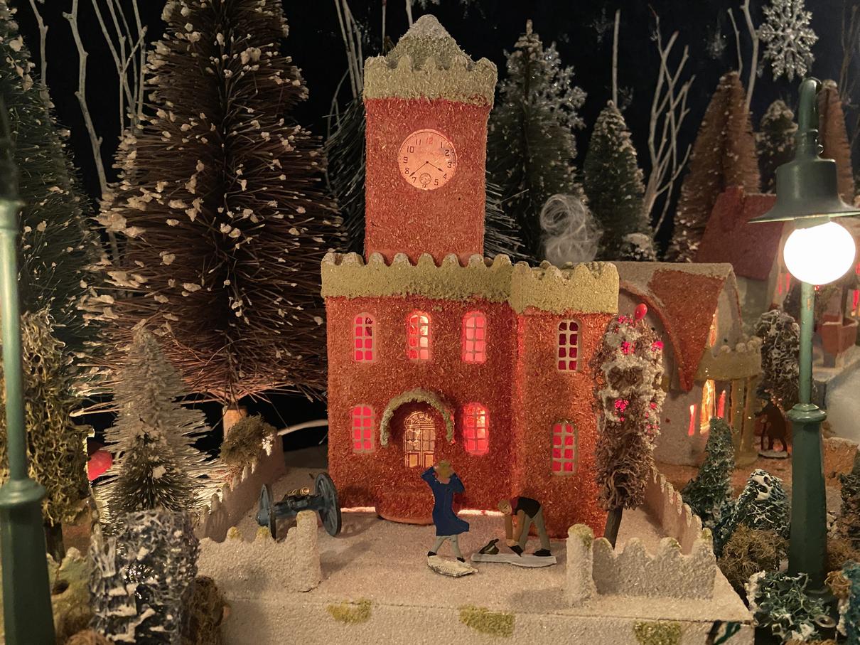 Antique Cardboard Christmas House (300K)