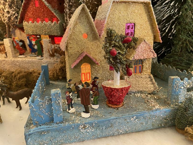 Antique Cardboard Christmas House (300K)