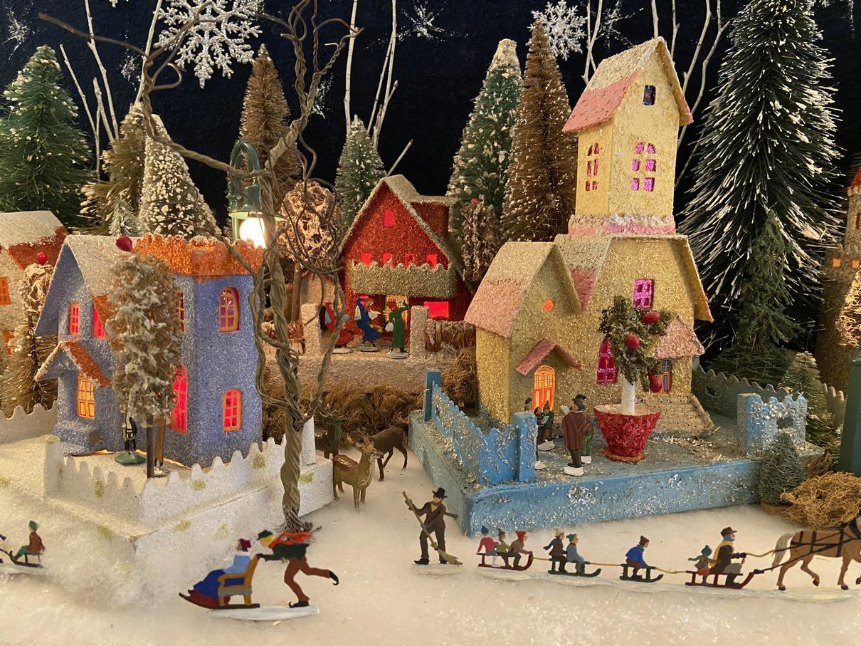 Antique Cardboard Christmas House (300K)