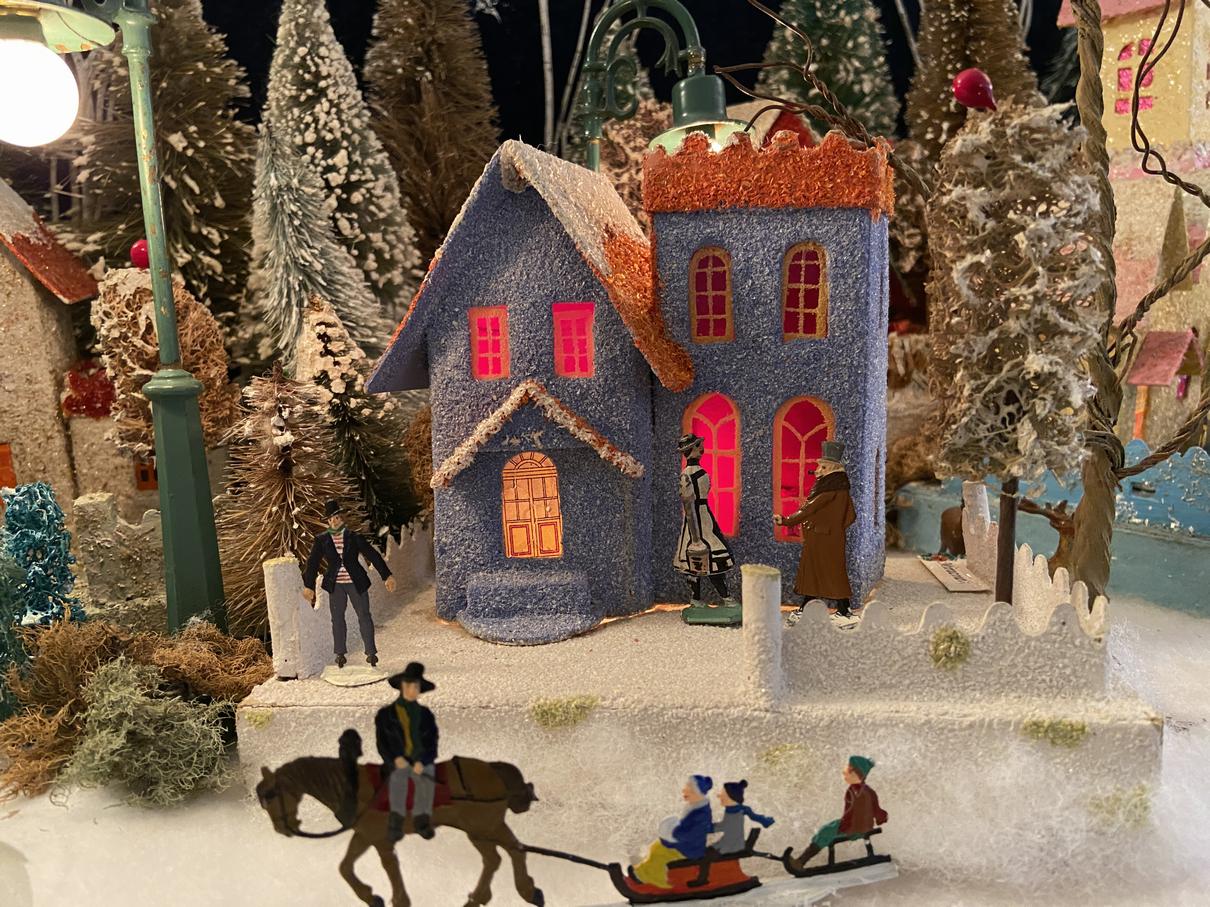 Antique Cardboard Christmas House (300K)