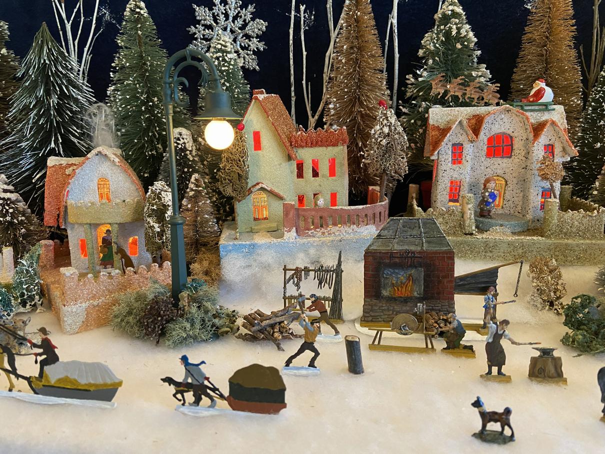 Antique Cardboard Christmas House (300K)