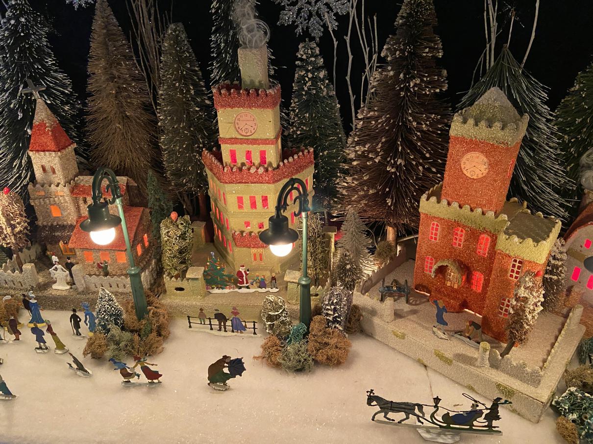 Antique Cardboard Christmas House (300K)