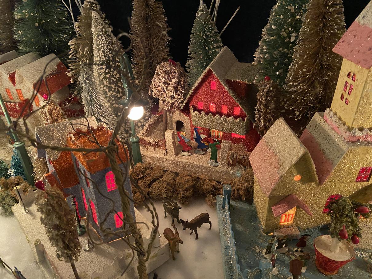 Antique Cardboard Christmas House (300K)