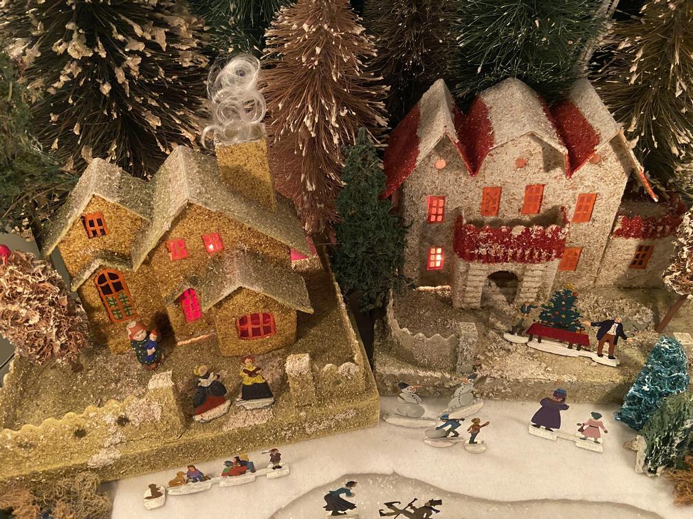 Antique Cardboard Christmas House (300K)