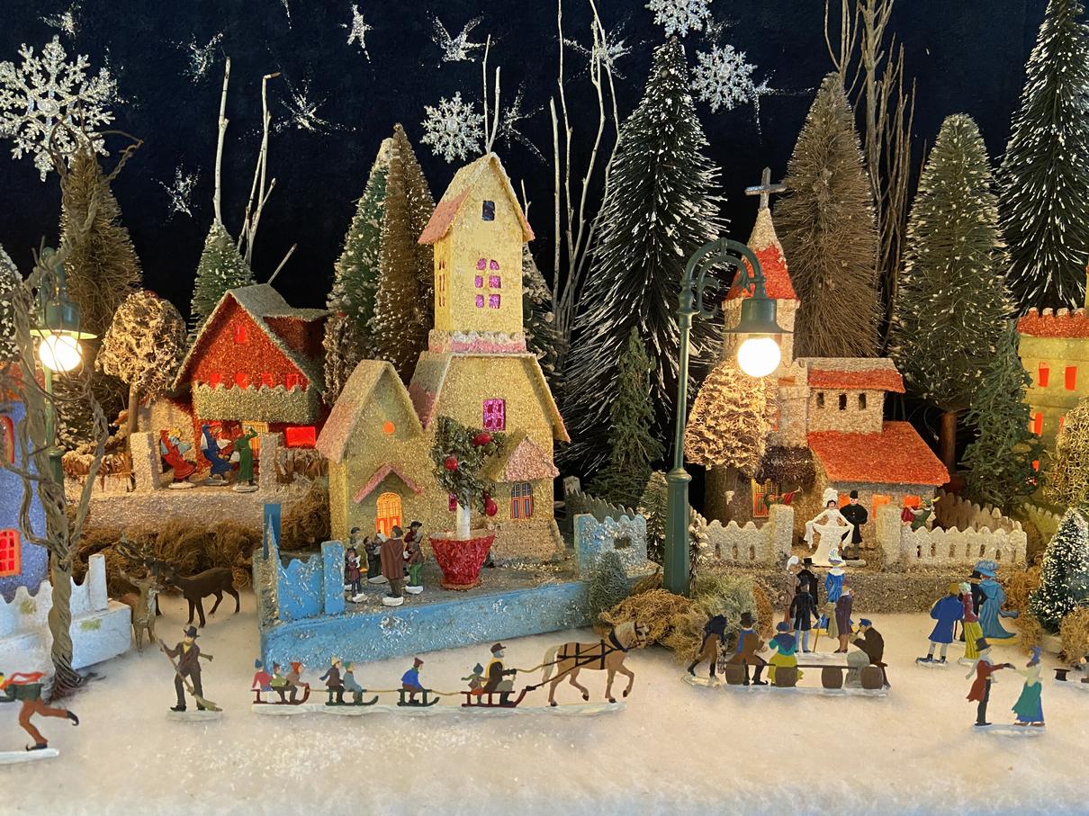 Antique Cardboard Christmas House (300K)