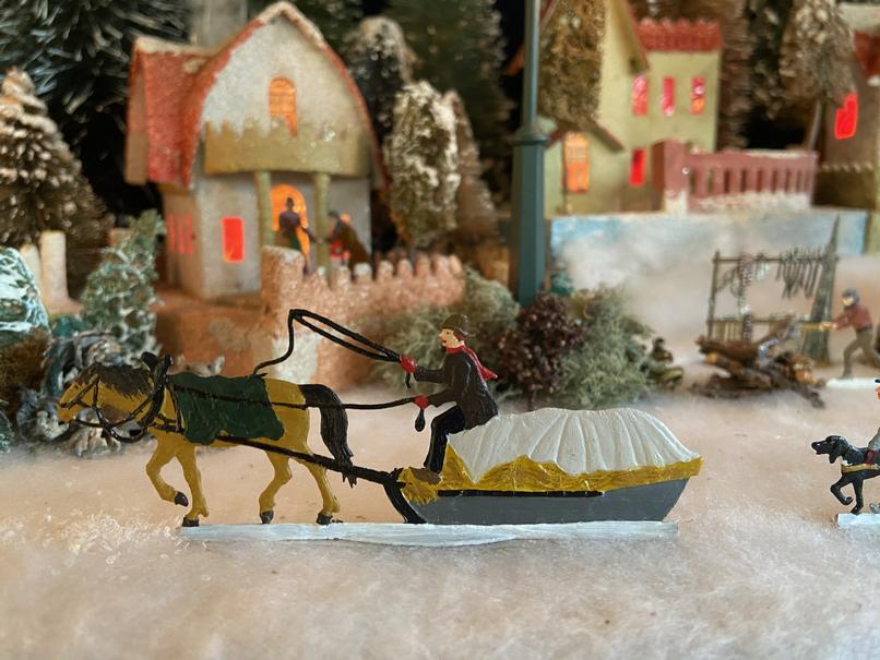 Antique Cardboard Christmas House (300K)