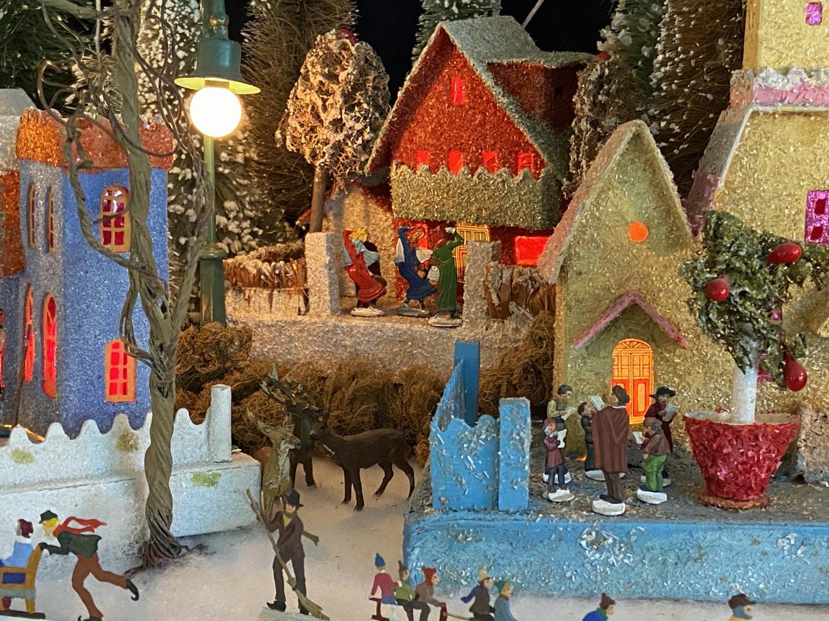 Antique Cardboard Christmas House (300K)