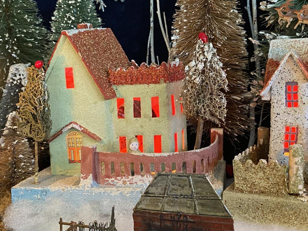 Antique Cardboard Christmas House (300K)