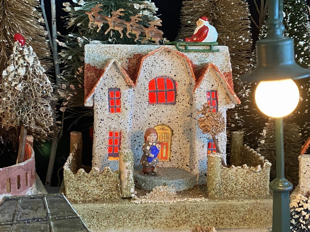 Antique Cardboard Christmas House (300K)