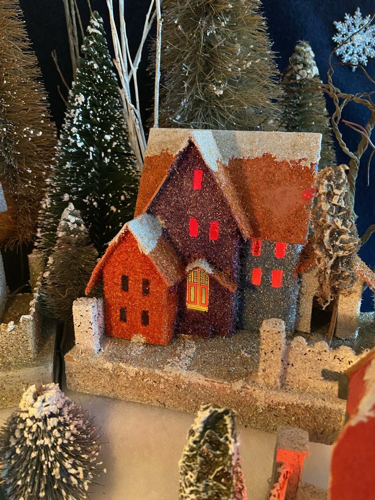 Antique Cardboard Christmas House (300K)