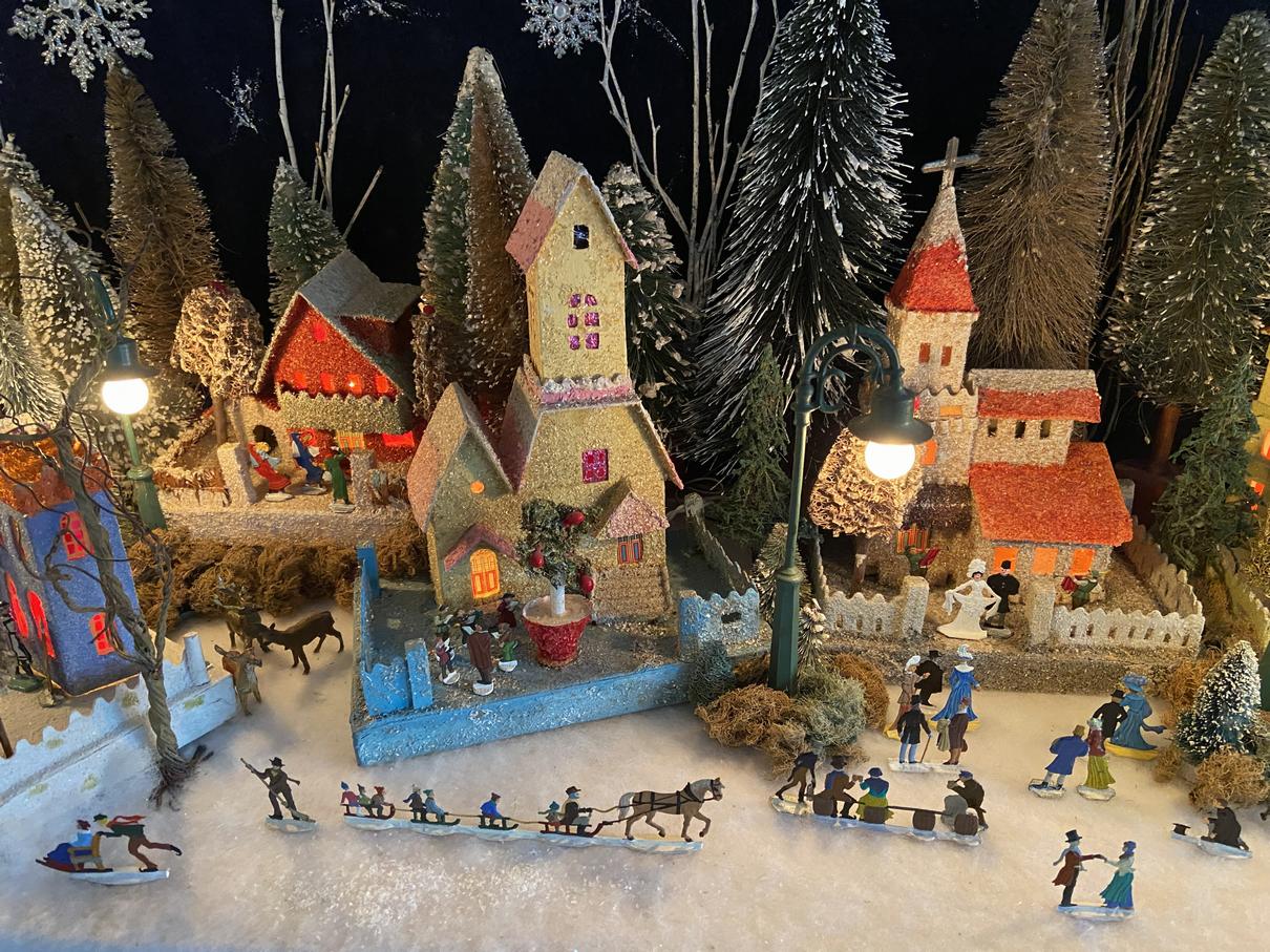 Antique Cardboard Christmas House (300K)