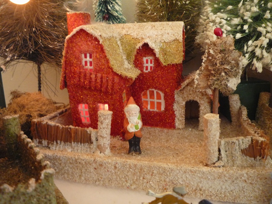 Antique Cardboard Christmas House (300K)
