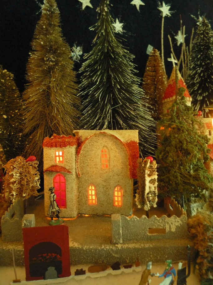Antique Cardboard Christmas House (300K)