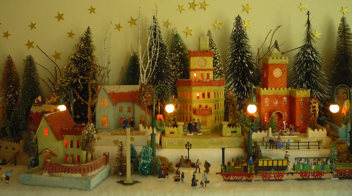 Antique Cardboard Christmas House (300K)